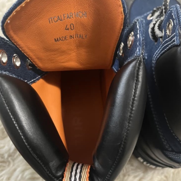 New Authentic Burberry Contrast Sole Ankle Boots - Picture 5 of 5